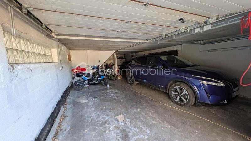 Maison traditionnelle - 170 m² - 8 pièces