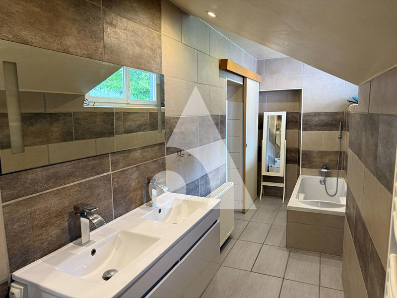 Maison - 99 m² - 5 pièces