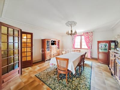 Maison - 280 m² - 10 pièces