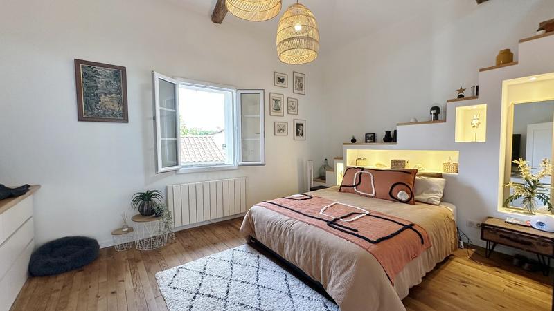 Maison - 312 m² - 9 pièces