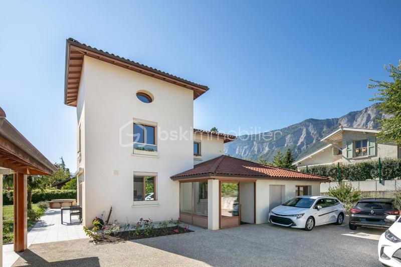 Maison - 221 m² - 9 pièces