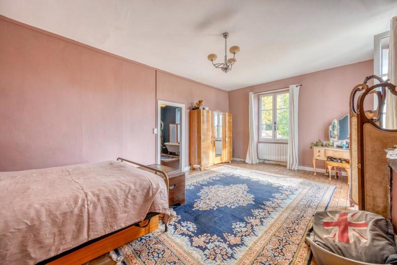 Propriété - 295 m² - 10 pièces