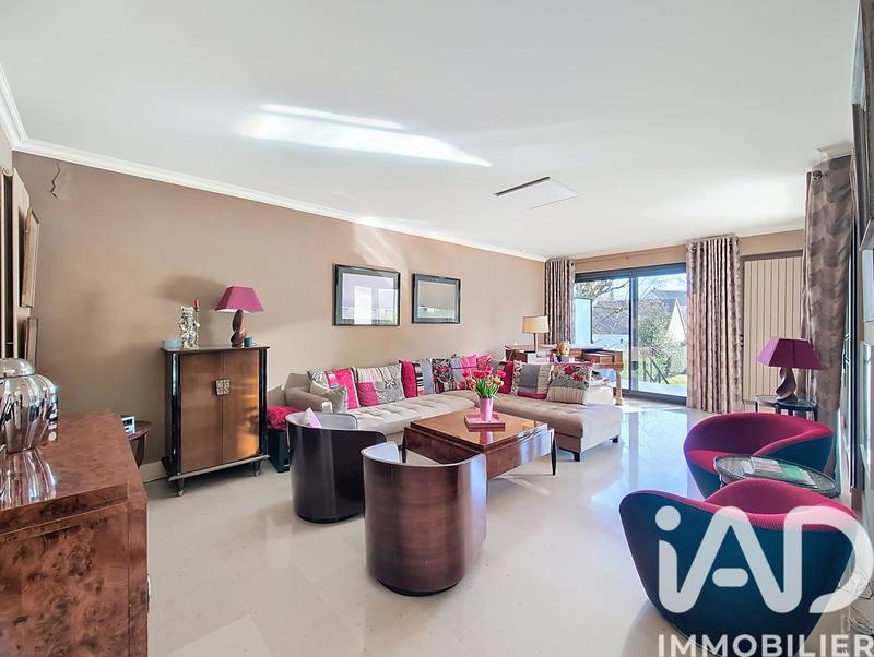 Maison - 222 m² - 9 pièces