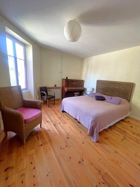 Maison - 203 m² - 10 pièces