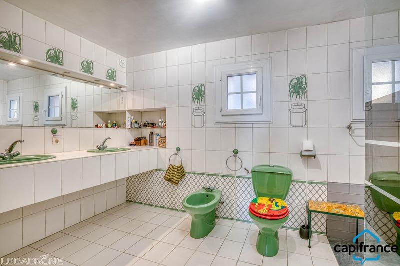 Maison - 200 m² - 8 pièces