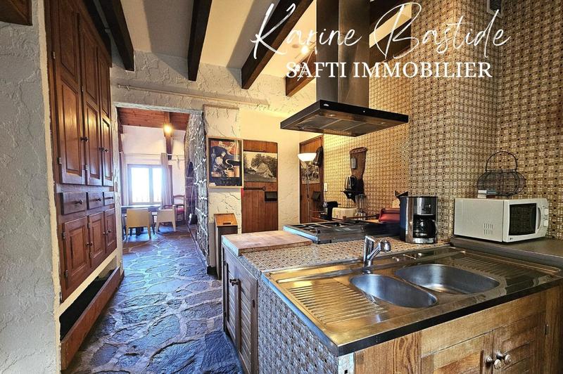 Maison - 240 m² - 11 pièces