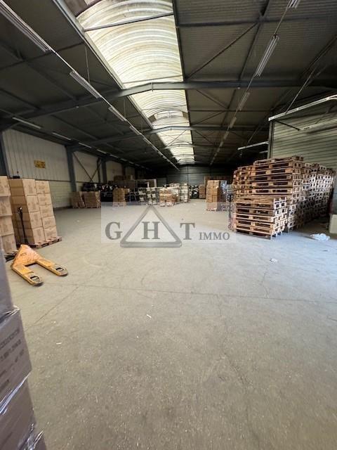 Entrepôt - 3 000 m²