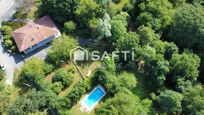 Maison - 226 m² - 7 pièces