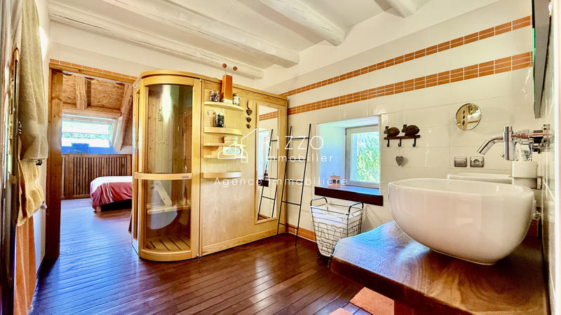 Maison - 303 m² - 8 pièces