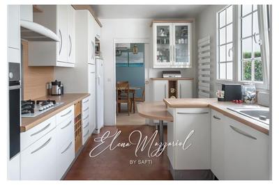 Maison - 207 m² - 9 pièces