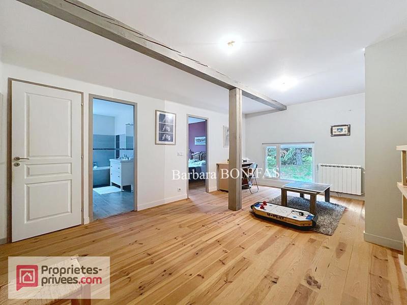 Maison - 227 m² - 8 pièces