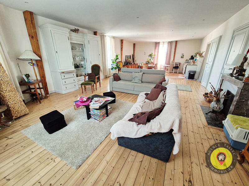 Maison - 484 m² - 11 pièces