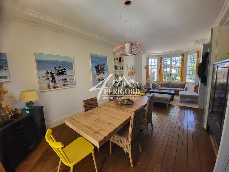 Maison - 250 m² - 12 pièces