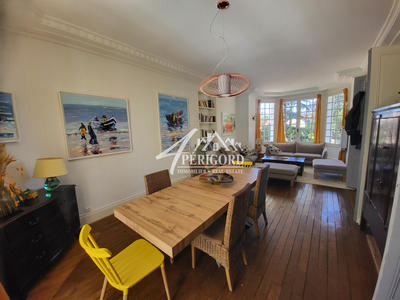 Maison - 250 m² - 12 pièces