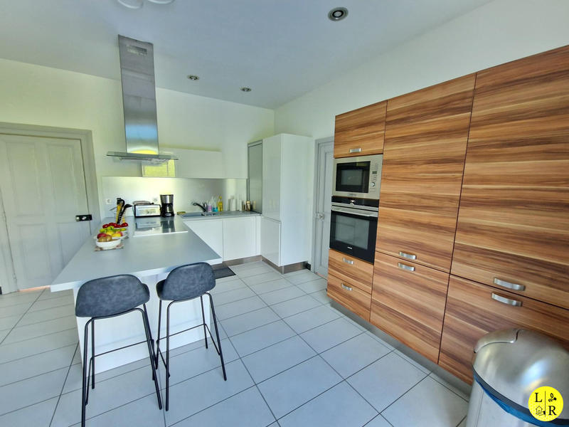 Maison - 230 m² - 7 pièces