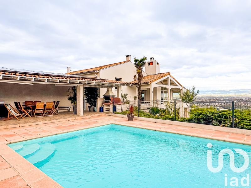 Maison - 220 m² - 9 pièces