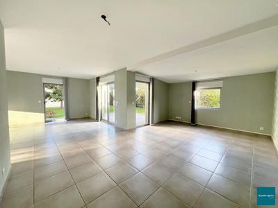 Maison traditionnelle - 142 m² - 6 pièces