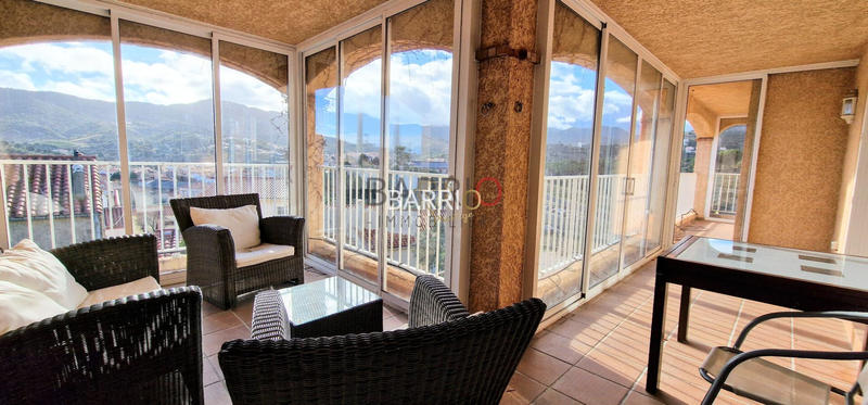 Villa - 237 m² - 10 pièces