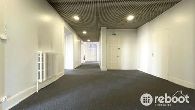 Bureau - 216 m² - 6 pièces