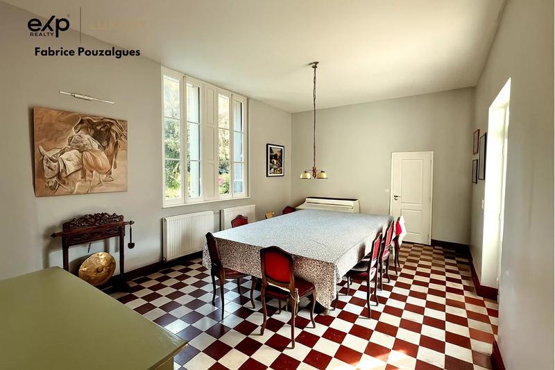 Maison - 533 m² - 20 pièces