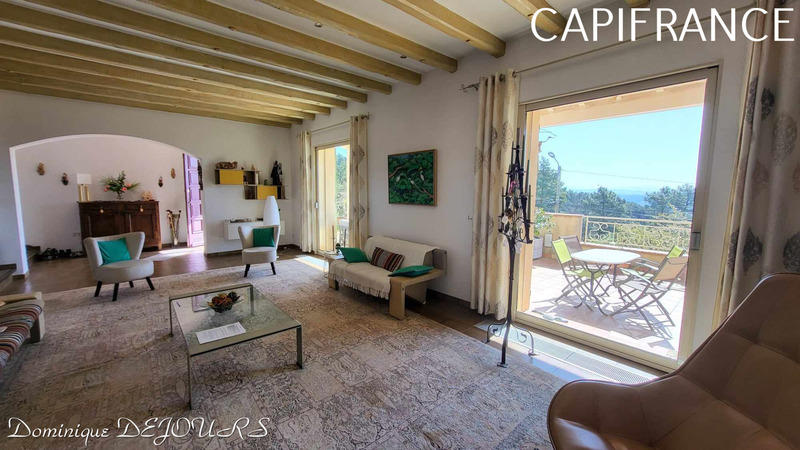 Maison - 250 m² - 8 pièces