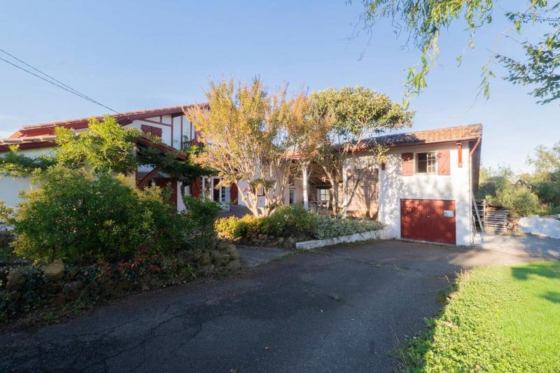 Maison - 235 m² - 5 pièces