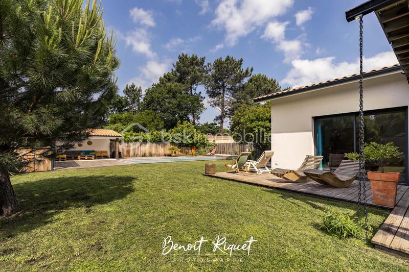 Propriété - 221 m² - 7 pièces