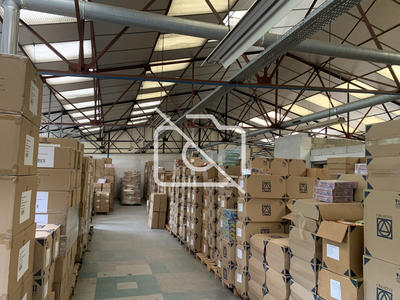 Entrepôt - 1 220 m²