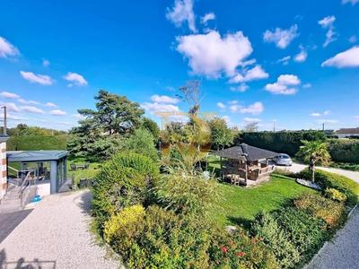 Propriété - 402 m² - 16 pièces