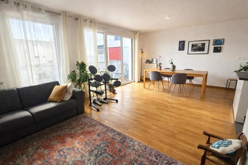 Appartement - 93 m² - 4 pièces
