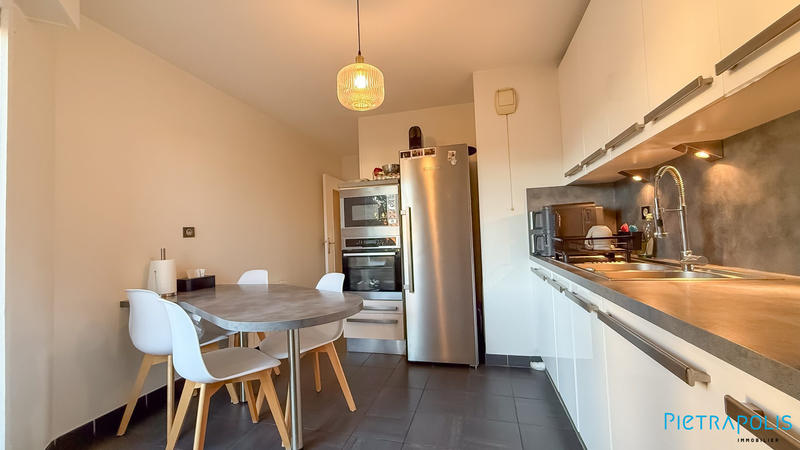 Appartement - 100 m² - 4 pièces