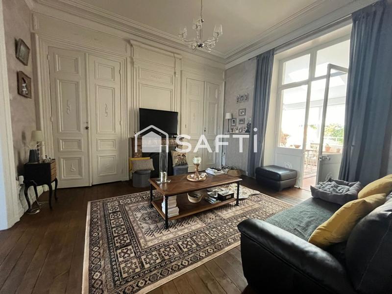 Maison - 211 m² - 8 pièces