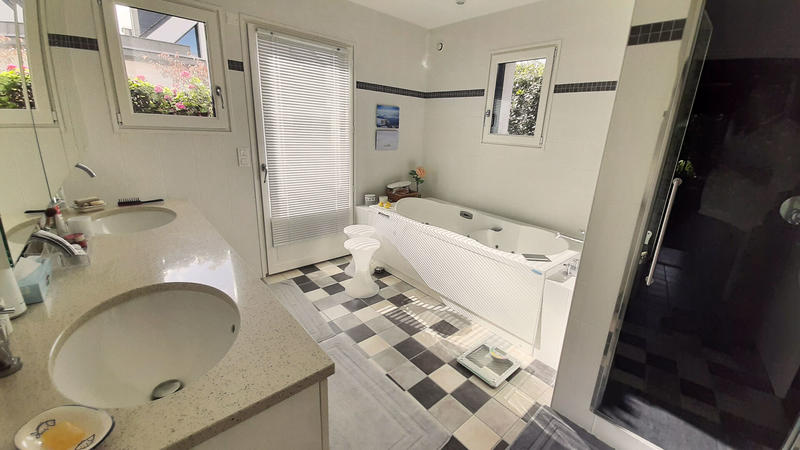 Maison - 480 m² - 12 pièces