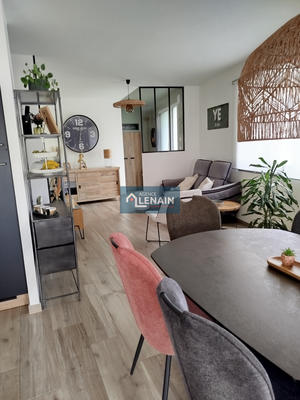 Maison - 94 m² - 8 pièces