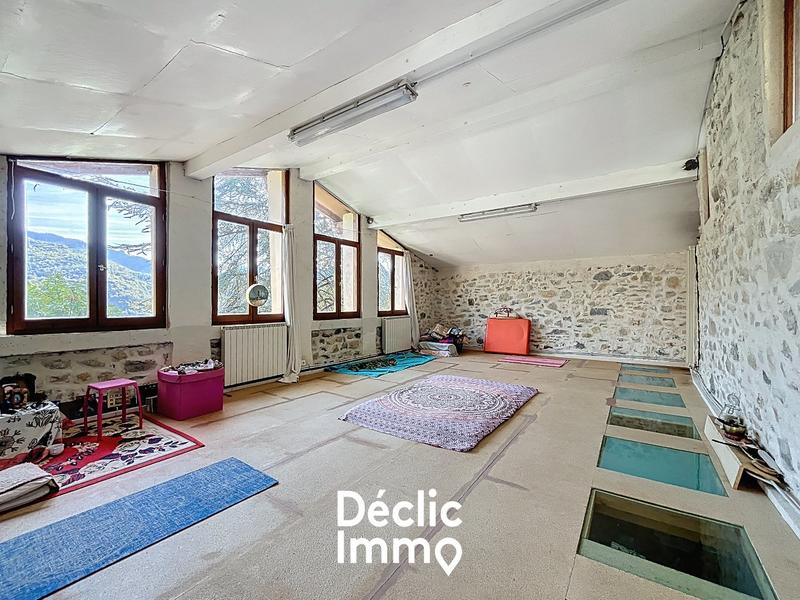 Maison - 440 m² - 16 pièces