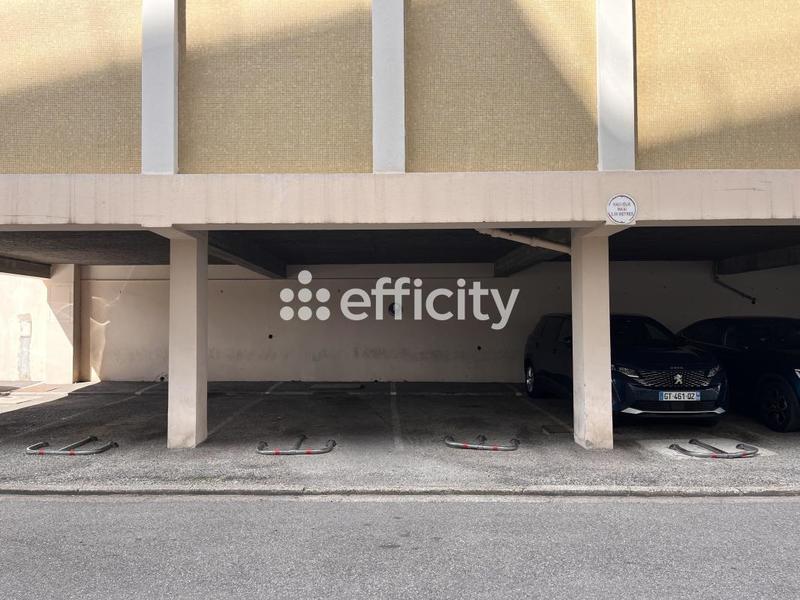 Parking / Garage - 14 m²