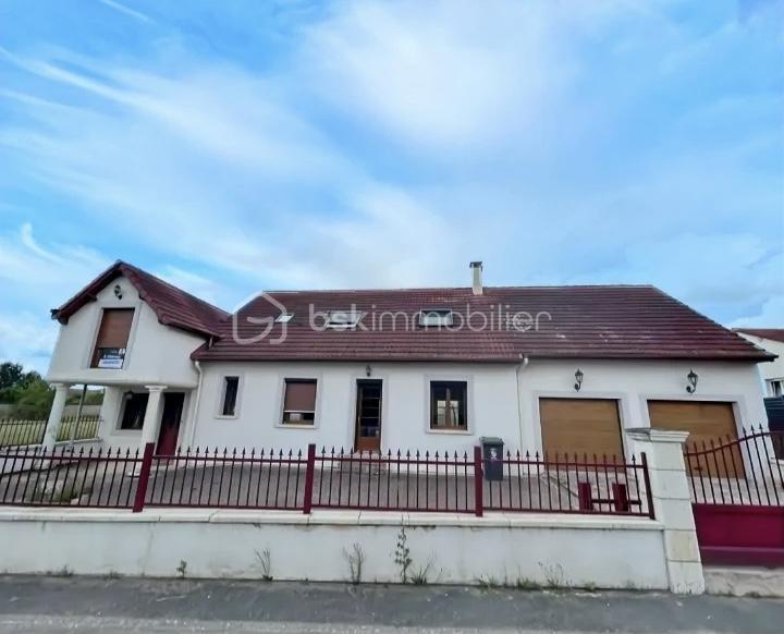 Maison - 220 m² - 10 pièces