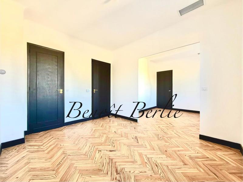 Maison - 217 m² - 7 pièces