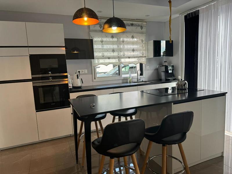 Maison - 144 m² - 5 pièces