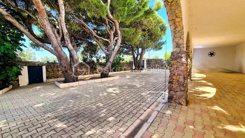 Demeure - 299 m² - 9 pièces