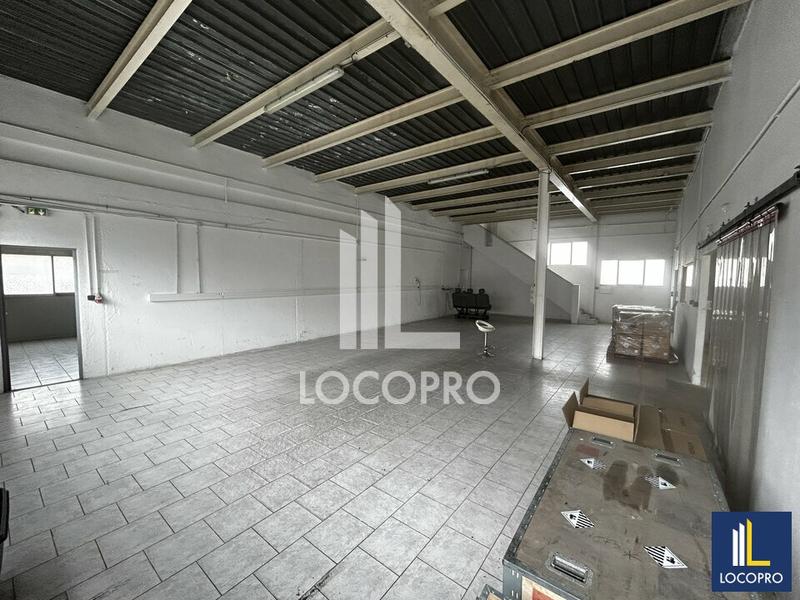 Local d'activité / Entrepôt - 1 800 m²