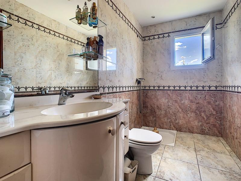 Villa - 184 m² - 6 pièces