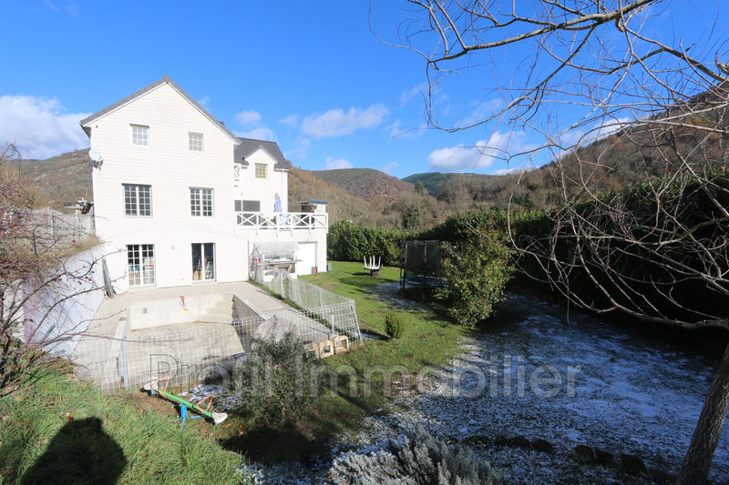 Maison - 235 m² - 8 pièces