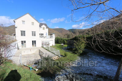 Maison - 235 m² - 8 pièces