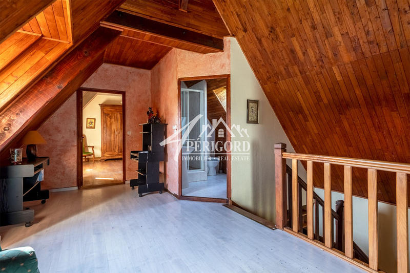 Maison - 270 m² - 10 pièces