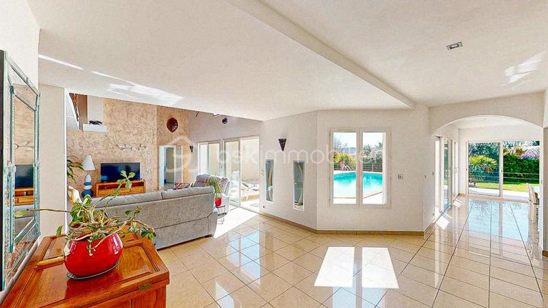 Propriété - 375 m² - 11 pièces