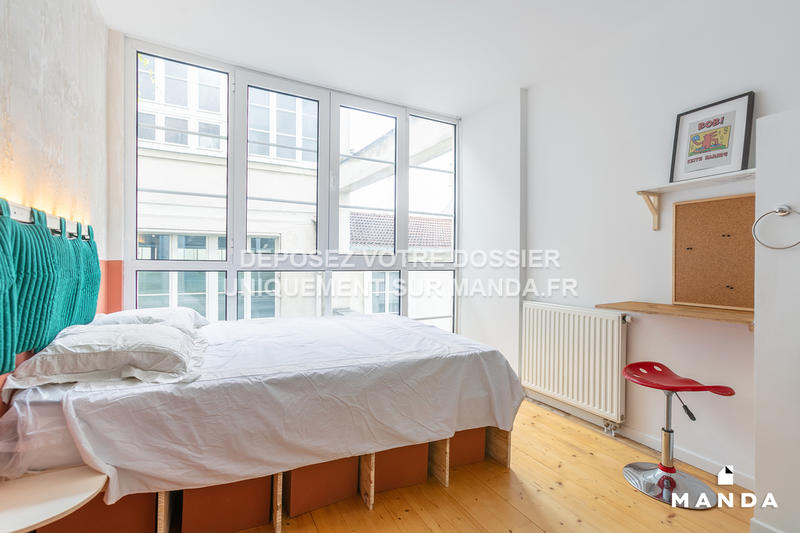 Chambre - 11 m² - 12 pièces