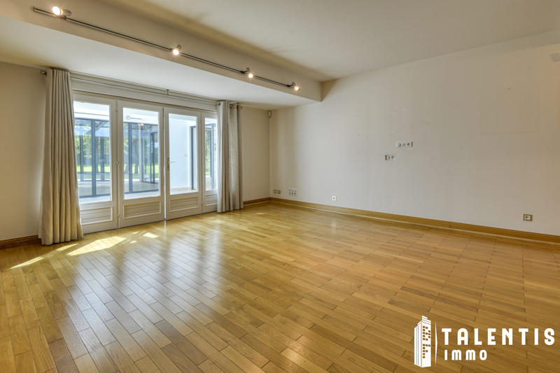 Maison - 342 m² - 12 pièces