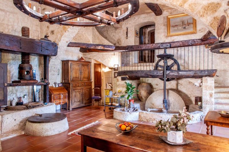 Maison - 253 m² - 9 pièces