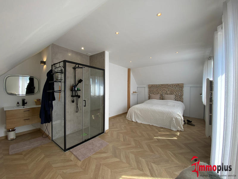 Maison - 200 m² - 8 pièces